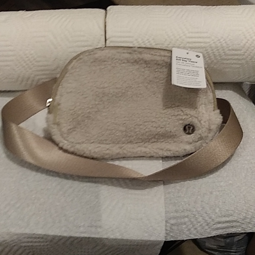 Lululemon Everyday Beltbag NWT
